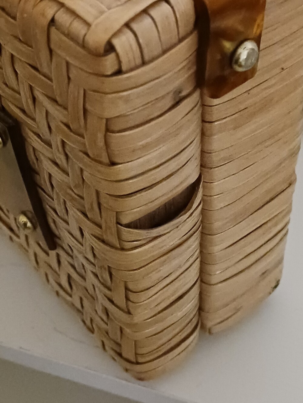 Lesco Lona Made In Hong Kong Vintage Woven Basket Style Purse w/ Lucite Accents - Picture 11 of 16